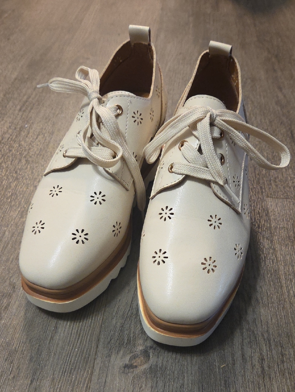 Light Cream Women's Lace-Up Platform Oxfords - Picture 5 of 14
